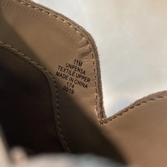 Unisa woman’s ankle boots size 11M - Picture 9 of 9